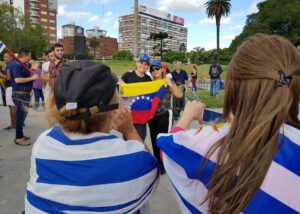 Uruguay establece un mecanismo acelerado para los solicitantes de refugio venezolanos