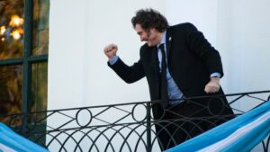 «Milei, fascista»: Manifestantes gritan al presidente argentino en EE.UU.