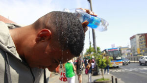 Tercera ola de calor cumple dos semanas en México con 28 de 32 estados a más de 40 grados