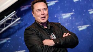 Elon Musk desvió chips de IA para Tesla a sus empresas X y xAI, según el canal CNBC