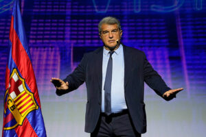 Laporta justifica la destitución de Xavi en que dejó de creer en la plantilla
