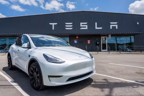 Musk cree que los accionistas de Tesla aprobarán pagarle unos 50.000 millones de dólares