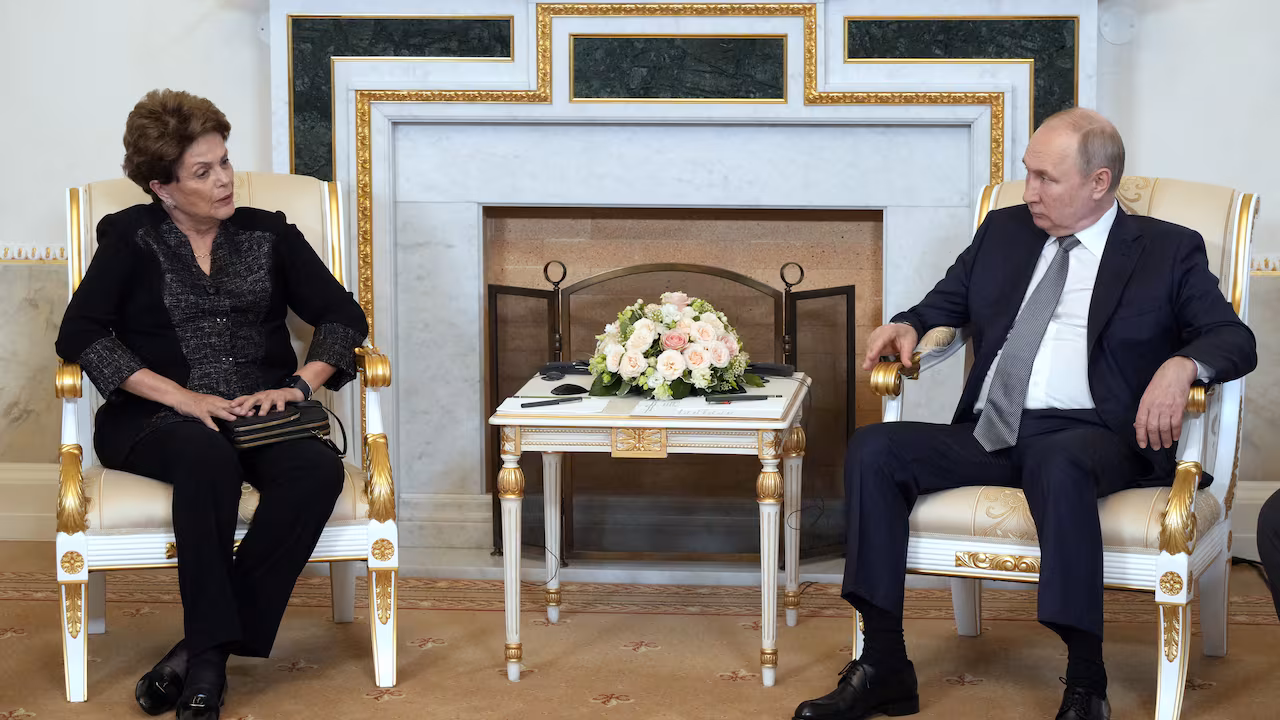 Putin se reúne con Dilma Roussef, directora del Nuevo Banco de Desarrollo de los BRICS