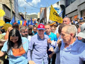 Edmundo González llegó a La Guaira para liderar concentración en Maiquetía