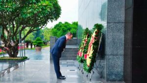 Canciller Yván Gil honra memoria de Ho Chi Minh en Vietnam