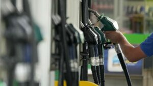Gobierno de Ecuador está «muy cerca» de eliminar subsidio a la gasolina, según ministro