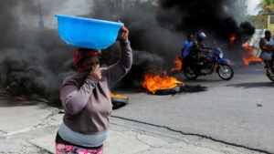 Cientos de haitianos protestan por el asesinato de tres policías a manos de bandas armadas