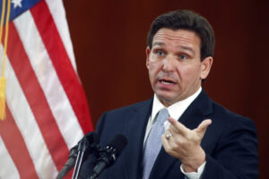 Gobernador de Florida tilda de «débil» a Biden ante visita de flotilla rusa a Cuba