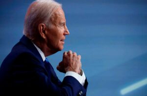 ¿Biden se desorienta? Un vídeo manipulado se convierte en la comidilla del G7