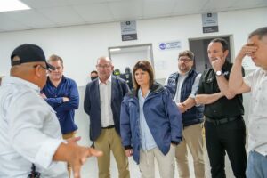 Ministra argentina de Seguridad felicita a Bukele por «devolver la paz» a El Salvador