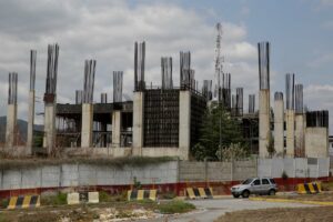 Venezuela se propone concluir la construcción de su mayor puente, abandonada por Odebrecht