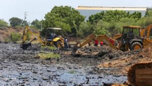Venezuela extrae 76.620 toneladas de desechos impregnados de petróleo del Lago de Maracaibo