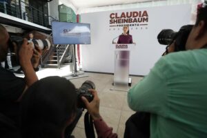 Claudia Sheinbaum insiste al sector privado de México en que no busca el poder absoluto