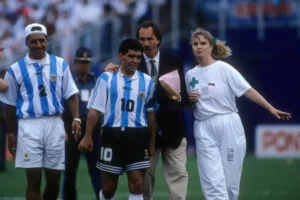 «Me cortaron las piernas», 30 años del último partido de Maradona con la Albiceleste