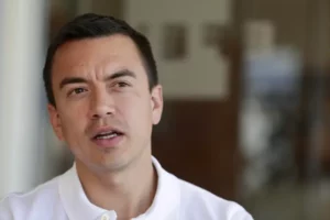Presidente de Ecuador asevera que defenderá a su familia y a su país «hasta la muerte»