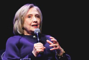 Hillary Clinton opina que debatir con Donald Trump es «una pérdida de tiempo»