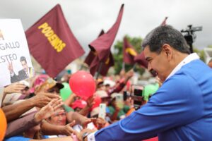Nadie privatizará el derecho a la salud del pueblo, sentenció Maduro