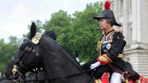 Princesa Ana se recupera «lentamente», dice su  esposo