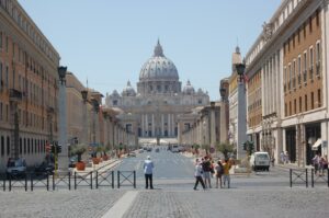 El Vaticano rechaza las apariciones anunciadas por una polémica vidente cerca de Roma