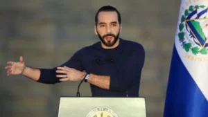 Bukele anuncia el despido de 300 empleados de un ministerio