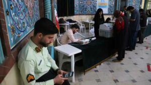 Arrancan elecciones presidenciales anticipadas en Irán
