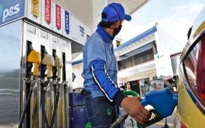 Ecuador descongela precios de gasolinas e indígenas advierten «clima de ebulición social»