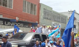 Manuel Rosales lideró caravana en San Félix en apoyo a Edmundo González