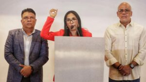 Cuatro alcaldes de oposición respaldan candidatura de Nicolás Maduro