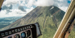 Buscan en Guatemala a los pasajeros de una avioneta que cayó en las faldas de un volcán