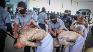Congreso de El Salvador aprueba un mes más de vigencia a la medida contra las pandillas