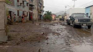 Ejecutivo promete recuperar localidad donde huracán Beryl dejó casi 8.000 viviendas afectadas