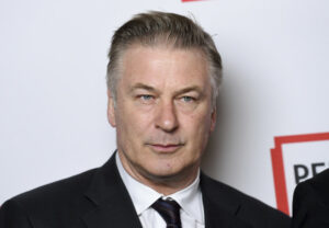 La abogada de la familia Hutchins acusa a Baldwin de usar el juicio para su serie