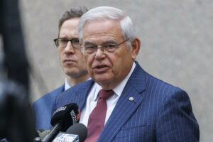Senador estadounidense Bob Menéndez, declarado culpable de 16 cargos de corrupción