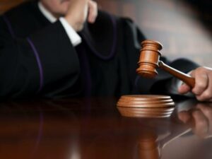 Suspenden a un juez brasileño por decir que «las mujeres están como locas por los hombres»