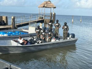 Presos tres colombianos capturados con 500 kilos de cocaína en el Caribe de Honduras