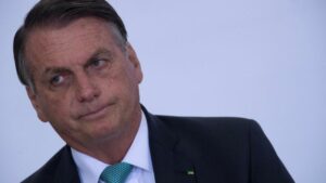 Bolsonaro defiende a su exjefe de inteligencia acusado de espionaje ilegal en Brasil
