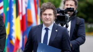 Gobierno de Milei se desmarca de su vicepresidenta, que llamó «colonialista» a Francia