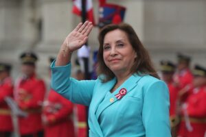 La Justicia de Perú incauta aretes de oro usados por Boluarte como parte del ‘Rolexgate’