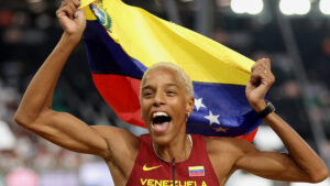 Yulimar Rojas llega a París para «inyectar» energía en la delegación venezolana