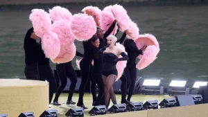 Lady Gaga pone el cabaret en la ceremonia inaugural de los Juegos