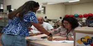 Venezolanos en distintas partes del mundo acuden a votar