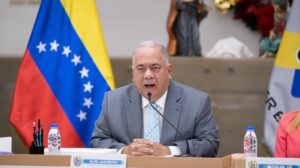 Elvis Amoroso informó de la apertura del más del 95 % de las mesas