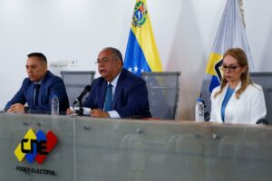 Presidente del CNE entregó documentos requeridos por el TSJ sobre elecciones presidenciales