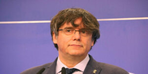 Puigdemont llega a Barcelona y la policía despliega operativo para capturarlo