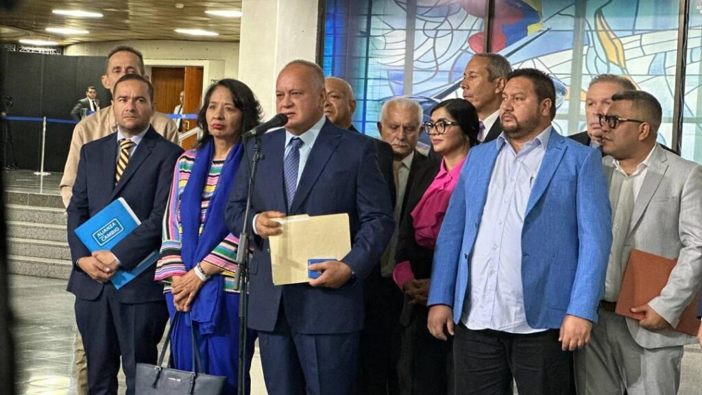 Diosdado acude al TSJ: Hemos entregado todos los documentos a la Sala Electoral