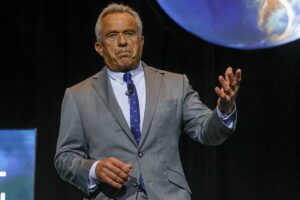 Una jueza saca a Robert Kennedy Jr. de la boleta electoral de NY por falsear su dirección