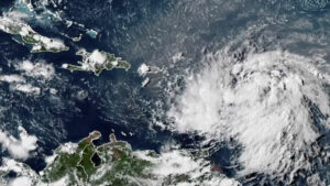 Al menos 18 vuelos cancelados en el aeropuerto de Puerto Rico por la tormenta Ernesto