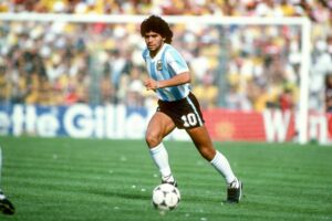 Dura polémica en Argentina por el «olvido» de la Presidencia argentina al zurdo Maradona
