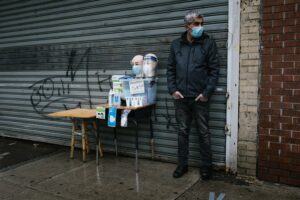 Un condado de Nueva York se convierte en el primer lugar de EE.UU. en prohibir mascarillas