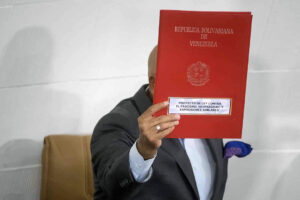 Ejecutivo pide al Parlamento que se apruebe «muy rápido» la ley contra el fascismo